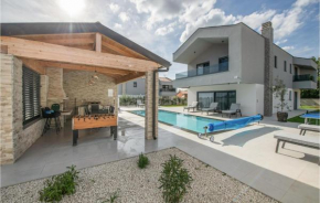 Stunning Home In Rebici